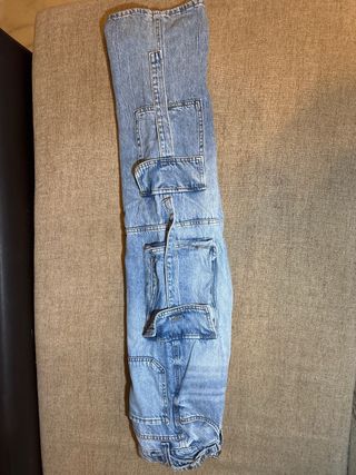 Pantalones vaqueros cargo Bershka