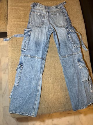 Pantalones vaqueros cargo Bershka
