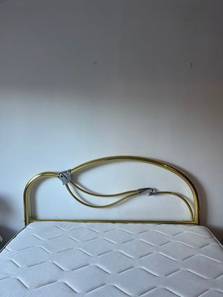 Cabecero de cama metálico dorado y plateado