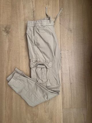 Pantalón cargo Zara beige