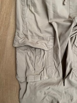 Pantalón cargo Zara beige