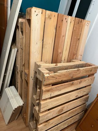 REGALO SOFÁS Y PALETS DE MADERA
