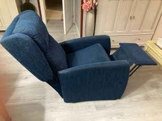 Sillón reclinable azul de tela. apenas uso