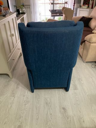 Sillón reclinable azul de tela. apenas uso