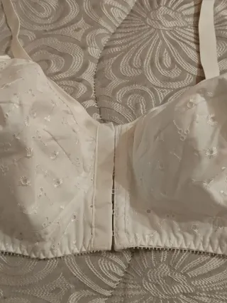 Reggiseno bianco con chiusura anteriore