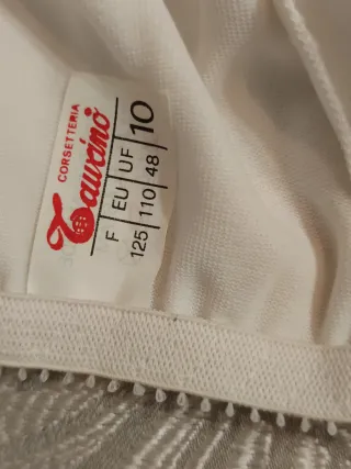 Reggiseno bianco con chiusura anteriore