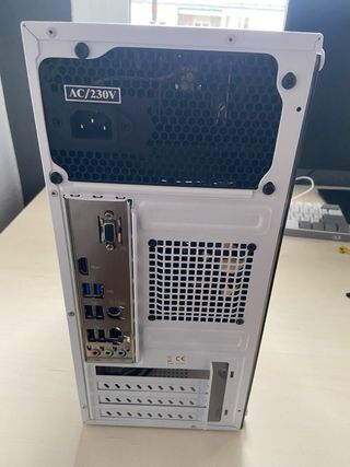 PC MSI sobremesa blanco