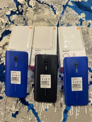 3 x Xiaomi Redmi 8A con fundas