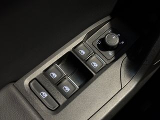 SEAT Nuevo León FR XL Vision 2.0 TDI 110kW DSG-7