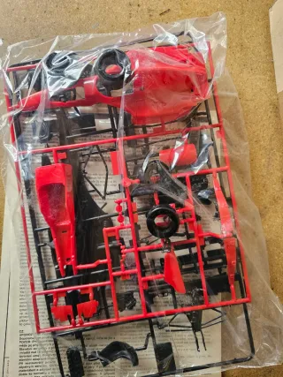 Revell Ferrari 412 T2 maqueta 1/24