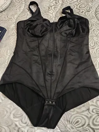 Body modellante donna nero con zip