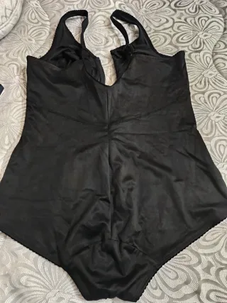 Body modellante donna nero con zip