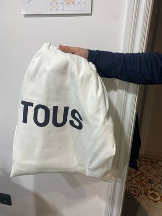 Bolso Tous Negro Nuevo  180e en la Roca Village