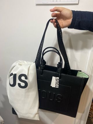Bolso Tous Negro Nuevo  180e en la Roca Village