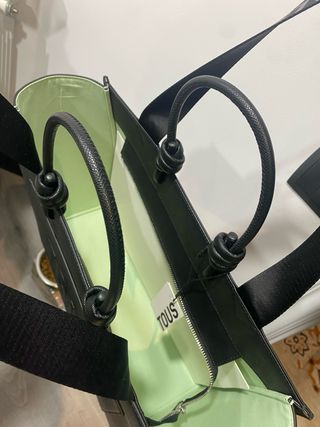 Bolso Tous Negro Nuevo  180e en la Roca Village