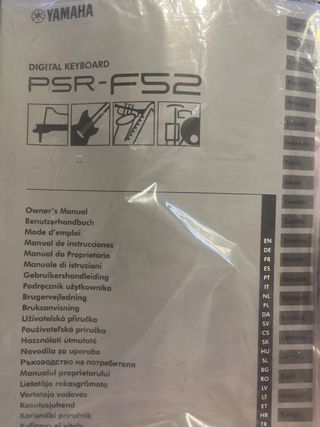 Piano Yamaha con soporte y funda (YAHAMA DIGITAL)