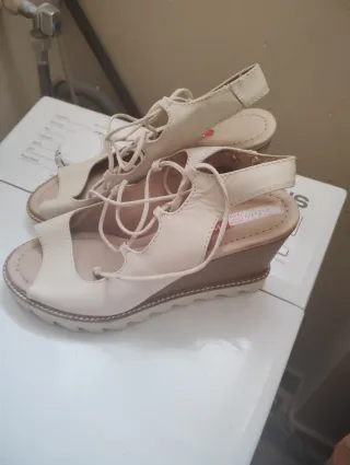 Sandalias Beige con Cordones