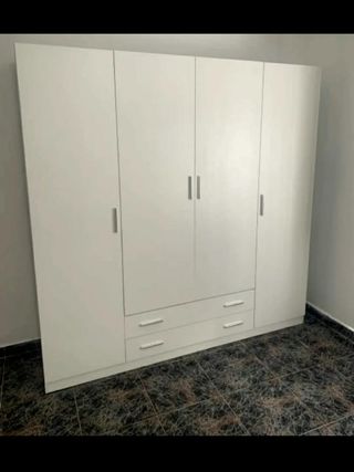 Armario blanco de madera