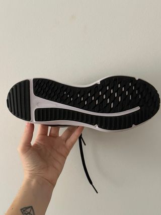 Zapatillas Nike Running Negras y Blancas