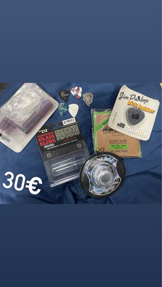 Pack Accesorios Guitarra: Afinador, Púas, Cuerdas