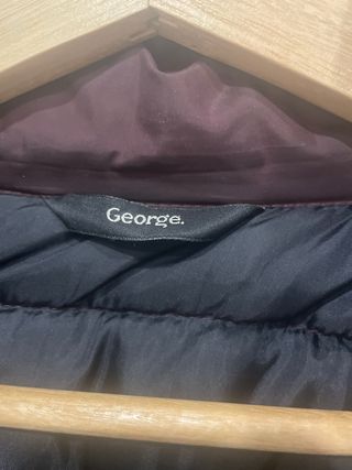 Plumas burdeos acolchada