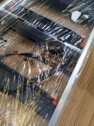 SONGMICS Escalera de 6 Peldaños, Escalera de Aluminio con Peldaños de 12 cm de Profundo, Plegable, Bandeja y Pies Antideslizantes, Carga de 150 kg, Negro y Naranja GLT06BK