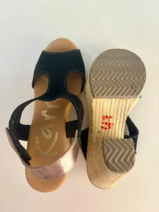 Sandalias cuña negras y beige T35