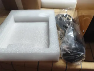 Purificador de aire negro y rojo