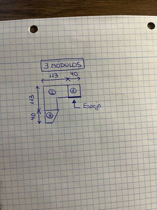 Armario de madera con espejo