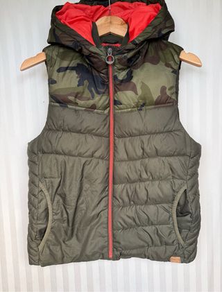 Chaleco acolchado Zara camuflaje