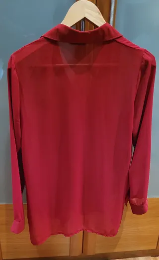 Blusa semitransparente