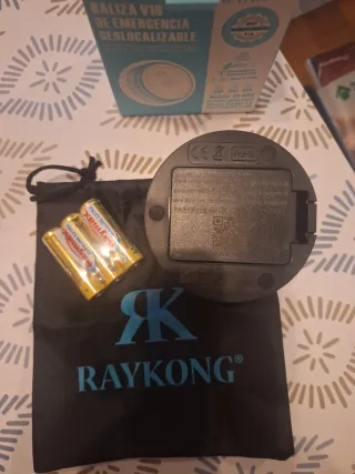 Baliza V16 3.0 DGT Raykong en su caja precintada