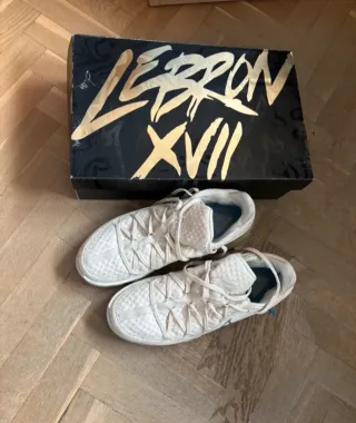 Zapatillas Nike Lebron 17 Low Beige