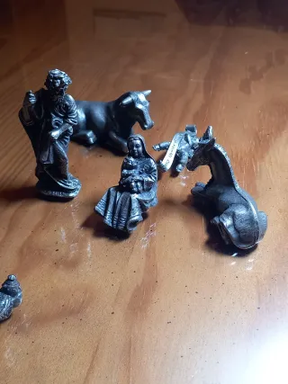 Precioso Belén de metal plateado