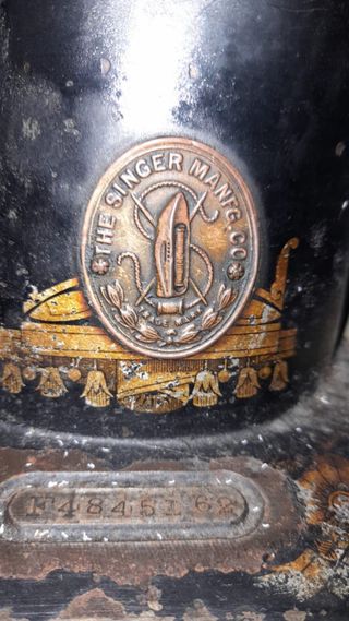 Máquina de coser Singer antigua