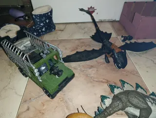 Lote de dinosaurios y dragon