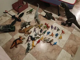 Lote de dinosaurios y dragon