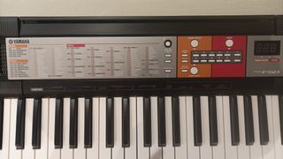 Piano Yamaha PSR F50