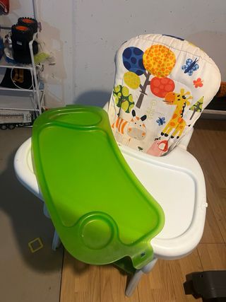 Trona y escritorio infantil