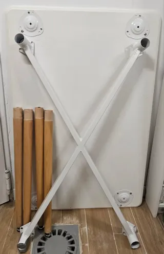 Mesa comedor blanca y madera