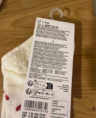 Calcetines Uniqlo de niño con gato y corazones