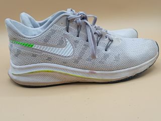 Nike Zoom Vomero Gris y Blanco