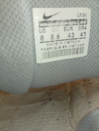 Nike Zoom Vomero Gris y Blanco