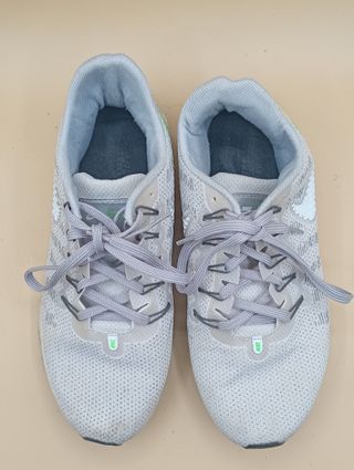 Nike Zoom Vomero Gris y Blanco