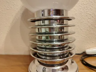 Lampara vintage estilo Space Age cromada.  1975