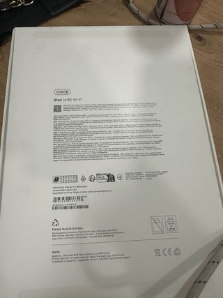 iPad A16 2025 Negro por delante gris por detrás