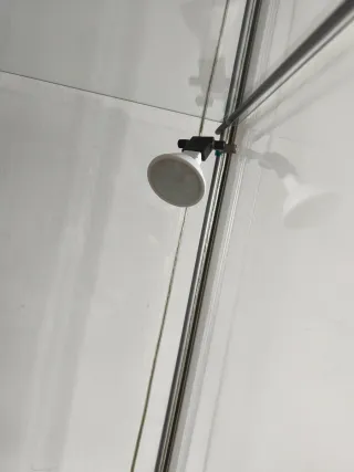 Vitrina de cristal con luz.