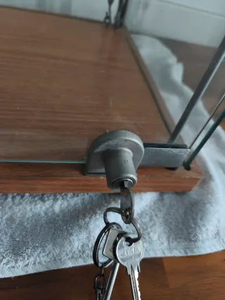 Vitrina de cristal con luz.