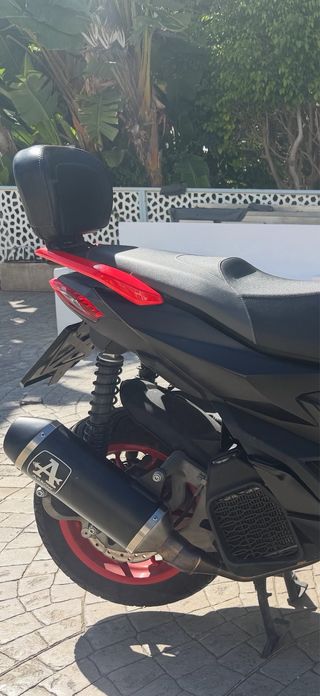 Aprilia SR GT 200