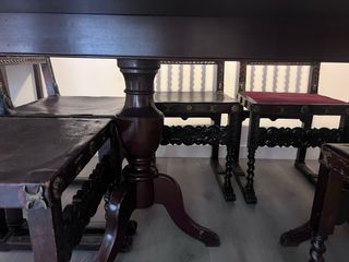 Mesa extensible madera y 8 sillas antiguas